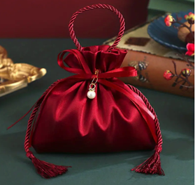 Juwelentasje gevuld met chocoladehart